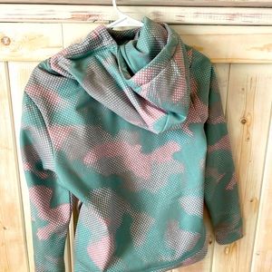 Brand new woman’s Xs Columbia pull over with hood!